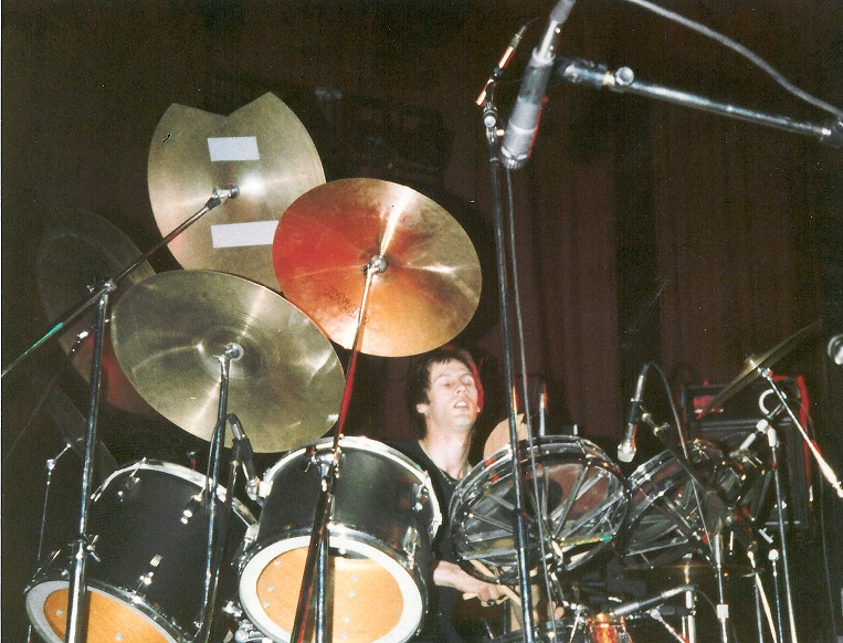 Kim Turner onstage at Guildford Civic Hall, 28th May, 1981 [photo: Paula Southern] - click for larger image